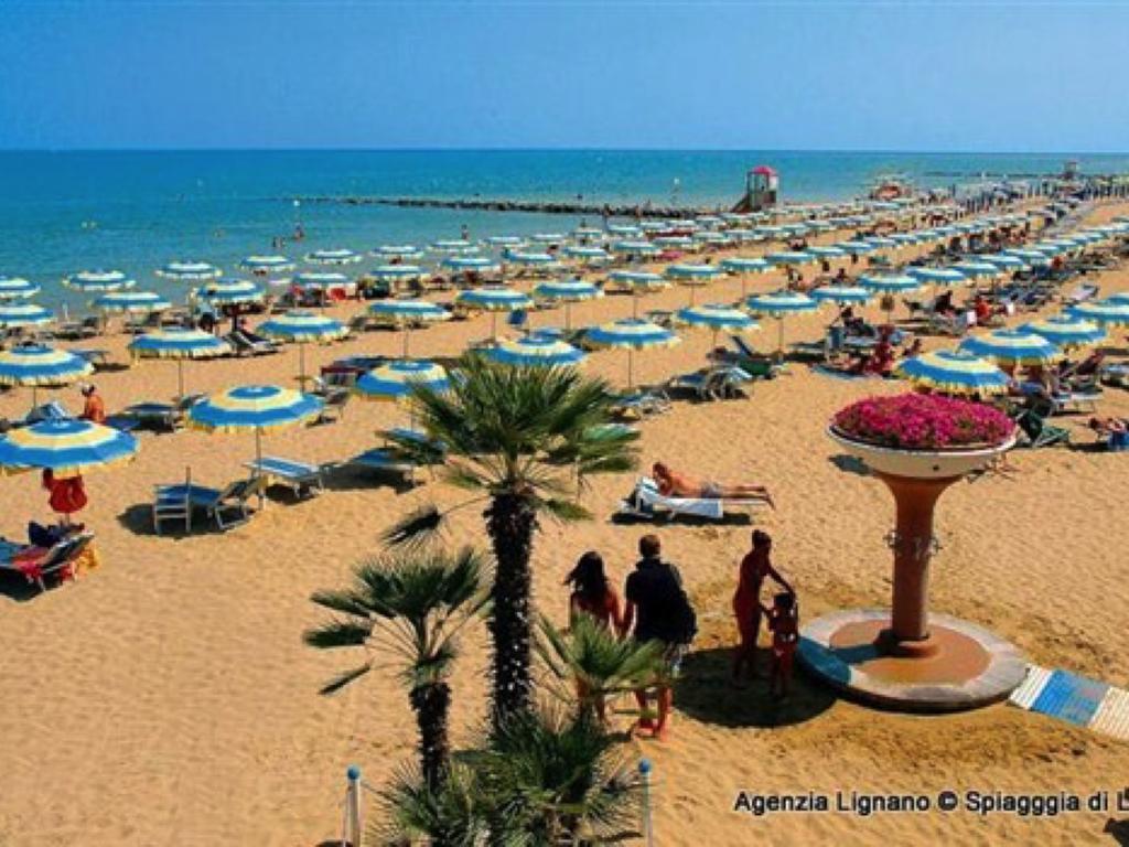Lignano Riviera With Fireplace & Air Conditioning Lignano Sabbiadoro Extérieur photo