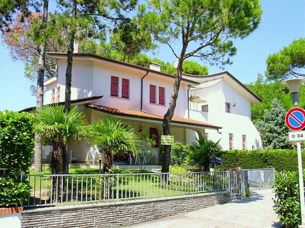 Lignano Riviera With Fireplace & Air Conditioning Lignano Sabbiadoro Extérieur photo