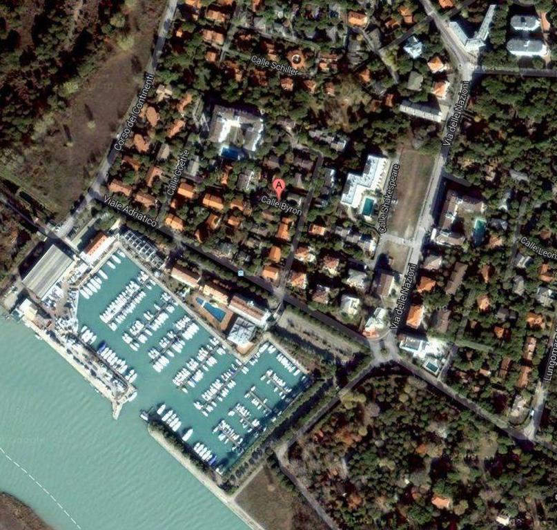 Lignano Riviera With Fireplace & Air Conditioning Lignano Sabbiadoro Extérieur photo